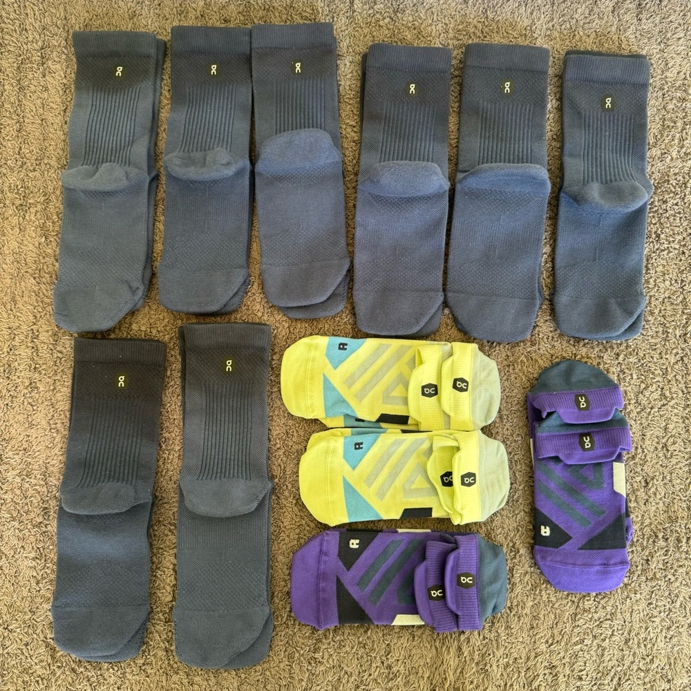 ON RUNNING WOMWN SOCKS 12 PAIRS SMALL MULTICOLOR